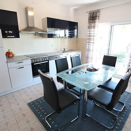 Apartment Marin Seget Donji